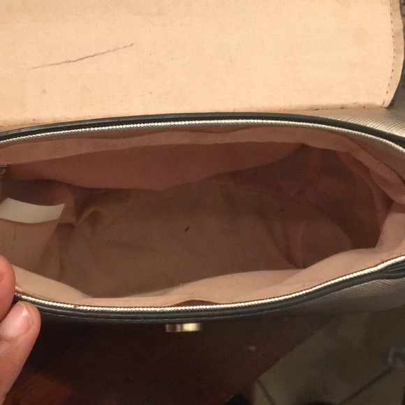 A purse - Picture 5 of 5